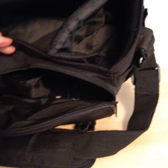 SOLD Nikon Camera Bag Padded Black - Picture 7 of 10